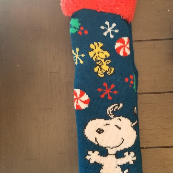 Peanuts Snoopy Slipper Socks - Picture 3 of 3